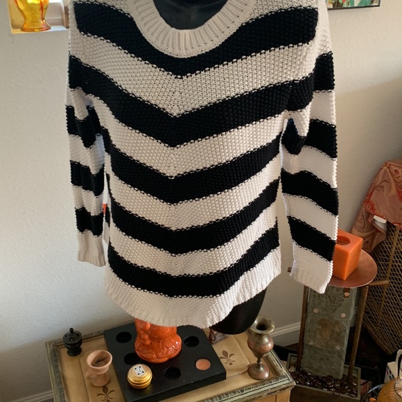 Black and white knitted sweater - Picture 4 of 5